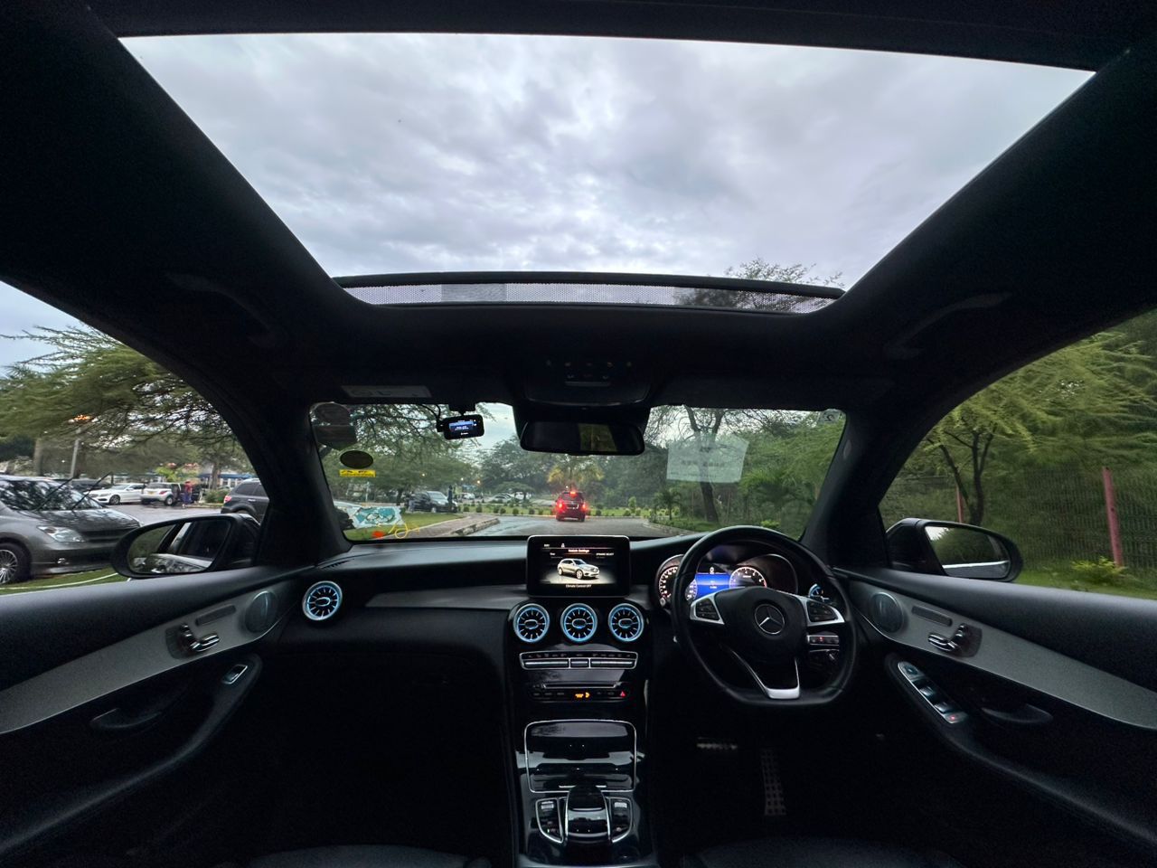 Mercedes Benz thumbnail 4